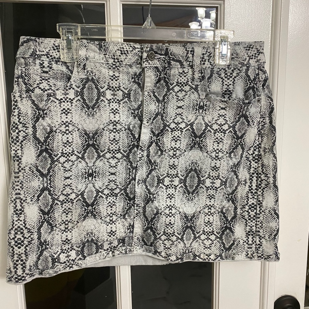 Snake skin print skirt